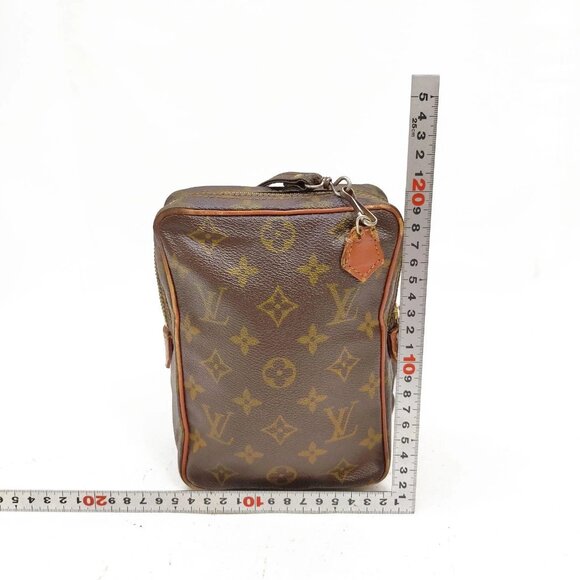 Louis Vuitton - Picture 2 of 9